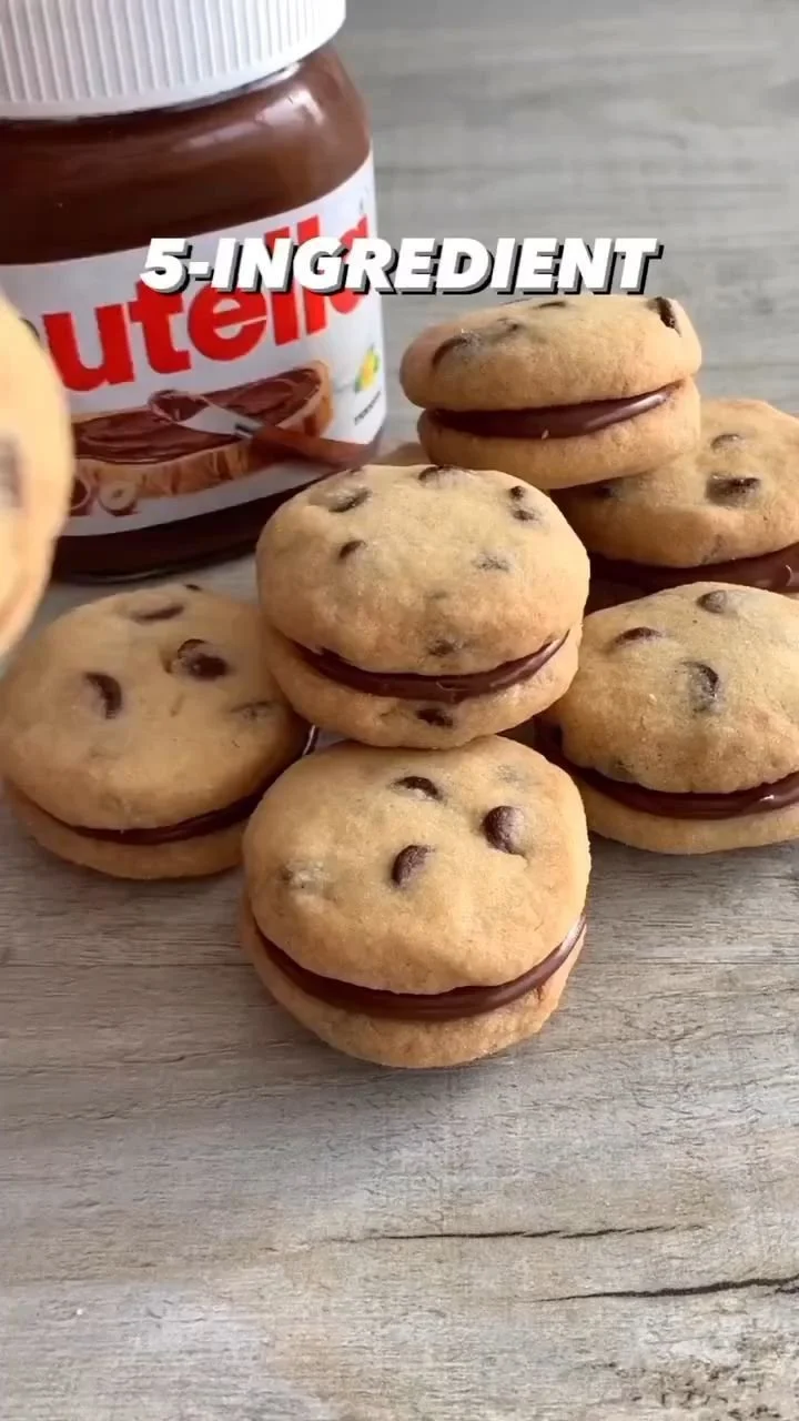 Nutella gefüllte Schokoladenkekse Rezept in einem dekadenten Kochvideo! 🍪🍫🥄